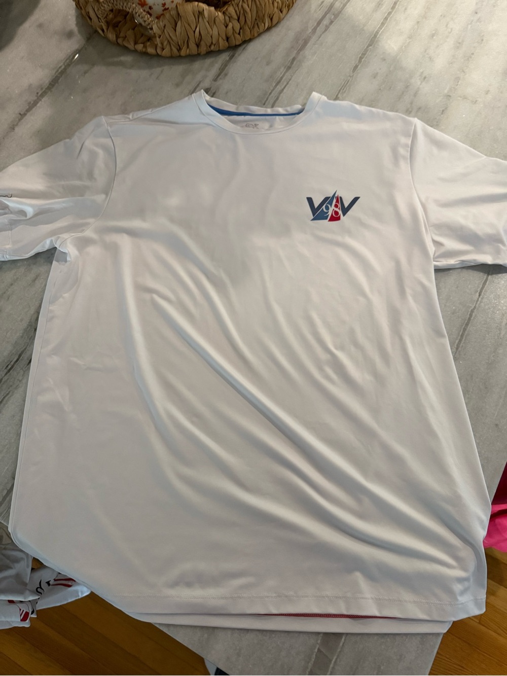 Vineyard Vines Men's White Short-Sleeve Tee with Blue & Red Logo